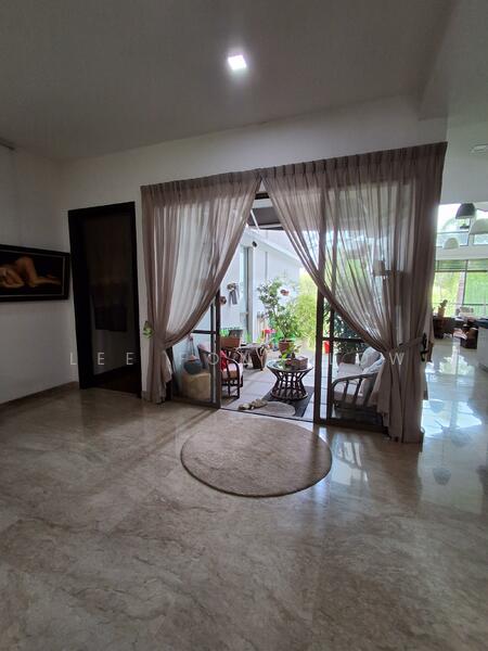 dining area leading to garden
