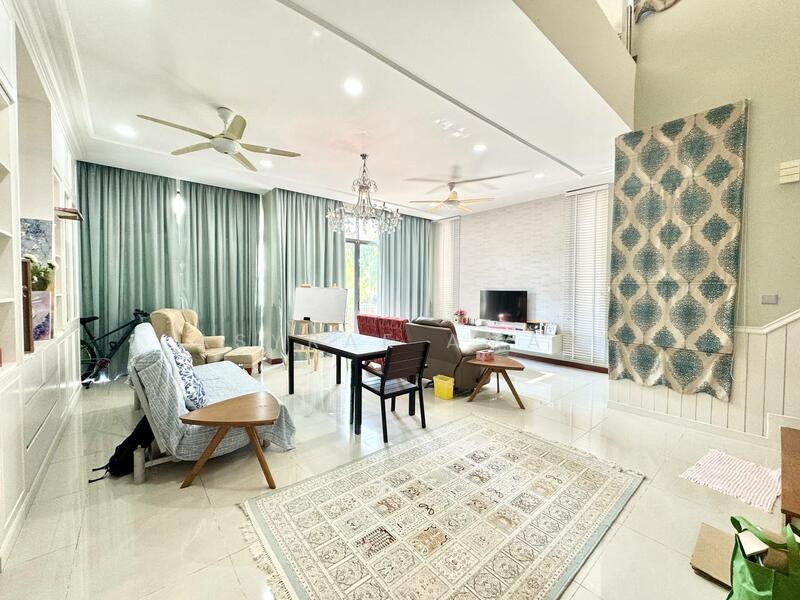 Rumah Berkembar untuk Dijual di Taman Equine (Seri Kembangan) - Asyraf Aman - Living Room - PropertyGuru.com.my