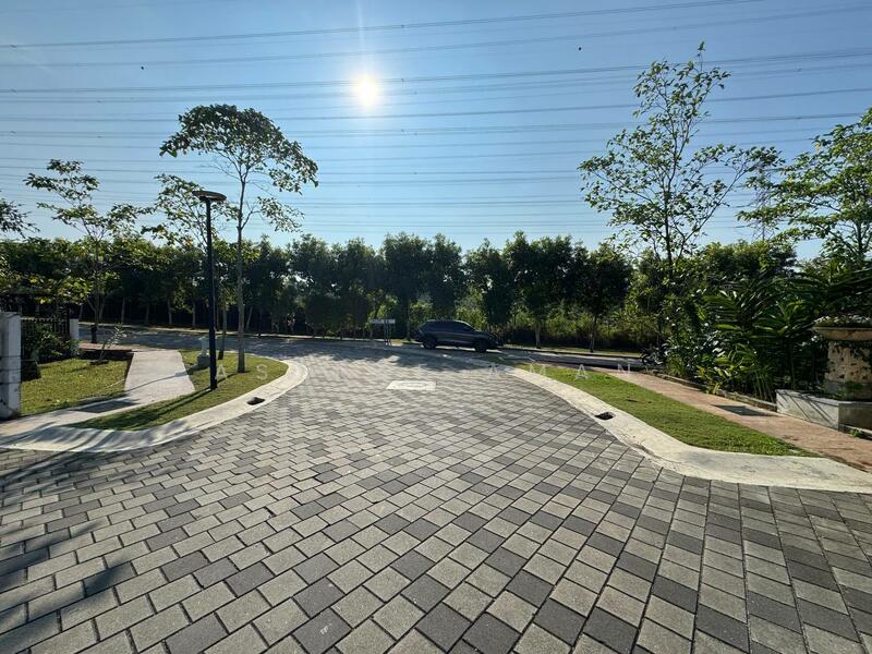 Rumah Berkembar untuk Dijual di Taman Equine (Seri Kembangan) - Asyraf Aman - Exterior - PropertyGuru.com.my