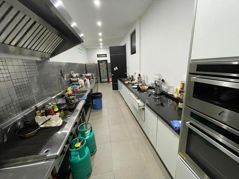 Bungalow House for Sale in Subang Jaya (Selangor) - Roger Phang - Kitchen - PropertyGuru.com.my