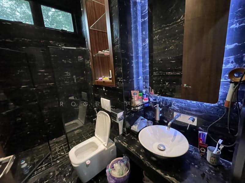 Bungalow House for Sale in Subang Jaya (Selangor) - Roger Phang - Bathroom - PropertyGuru.com.my