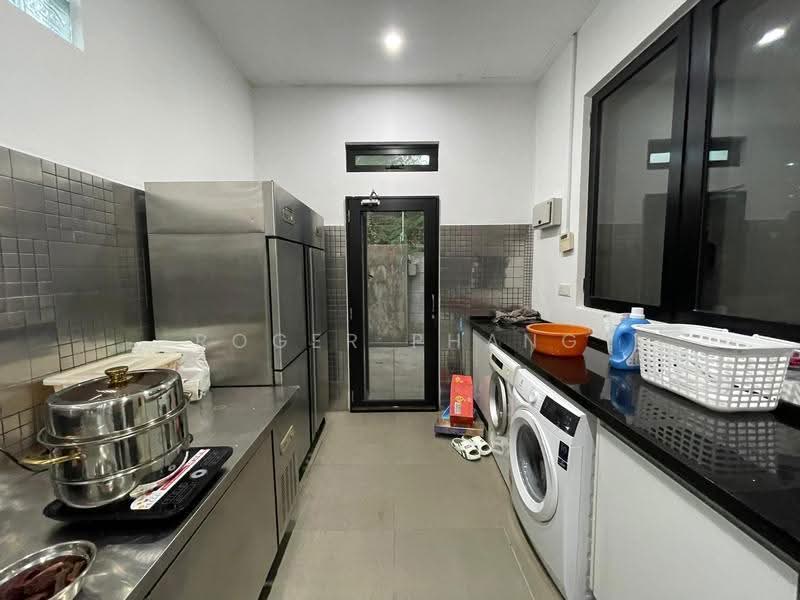 Bungalow House for Sale in Subang Jaya (Selangor) - Roger Phang - Kitchen - PropertyGuru.com.my