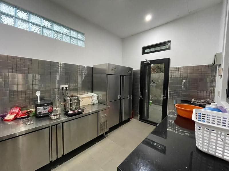 Bungalow House for Sale in Subang Jaya (Selangor) - Roger Phang - Kitchen - PropertyGuru.com.my
