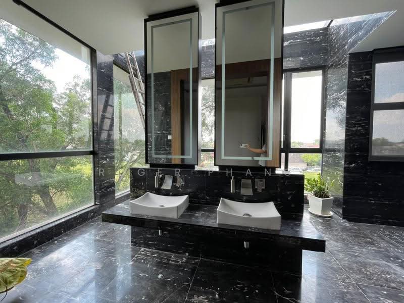 Bungalow House for Sale in Subang Jaya (Selangor) - Roger Phang - Bathroom - PropertyGuru.com.my