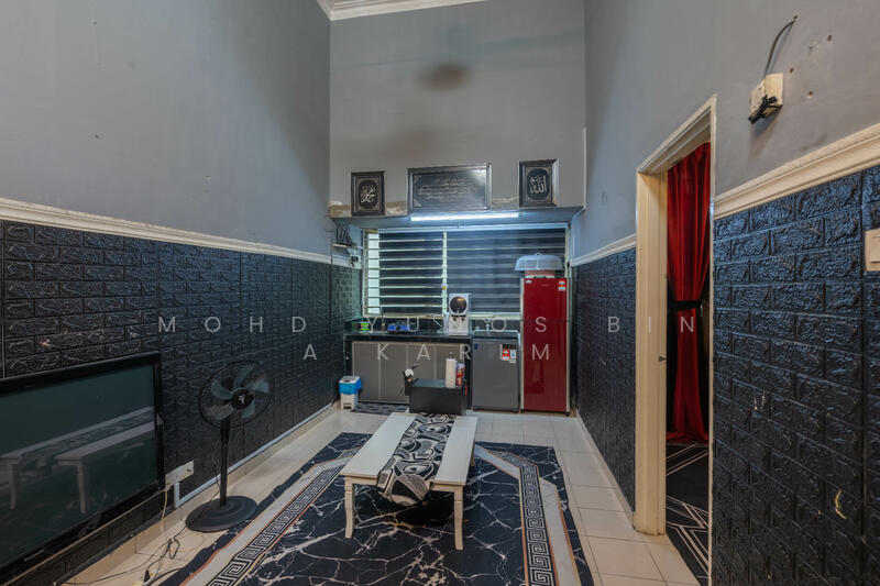 2-storey Terraced House for Sale in Puncak Bestari (Puncak Alam) - Mohd Yunos Bin A.Karim - Kitchen - PropertyGuru.com.my