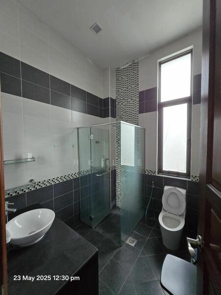 Bungalow for Sale in Country Heights Damansara (Kuala Lumpur) - HK Lee - Bathroom - PropertyGuru.com.my