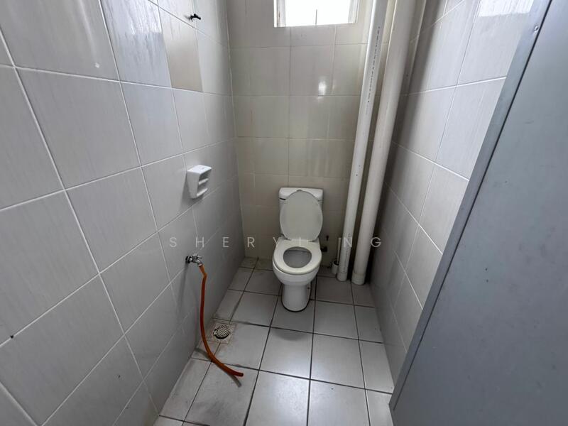 Office for Rent in Taman Gembira (Klang) - Sheryl Ng - Bathroom - PropertyGuru.com.my