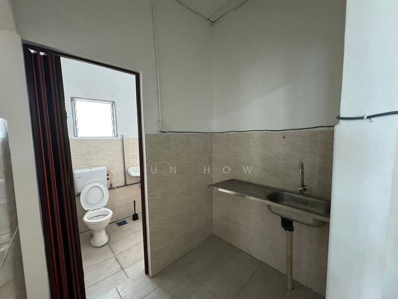 Semi-D Factory for Sale in Batu Caves (Selangor) - Jun How - Bathroom - PropertyGuru.com.my