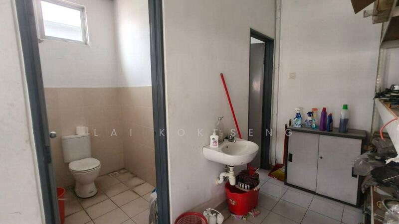 Semi-D Factory for Sale in Taman Impian Emas (Skudai) - Lai Kok Seng - Bathroom - PropertyGuru.com.my
