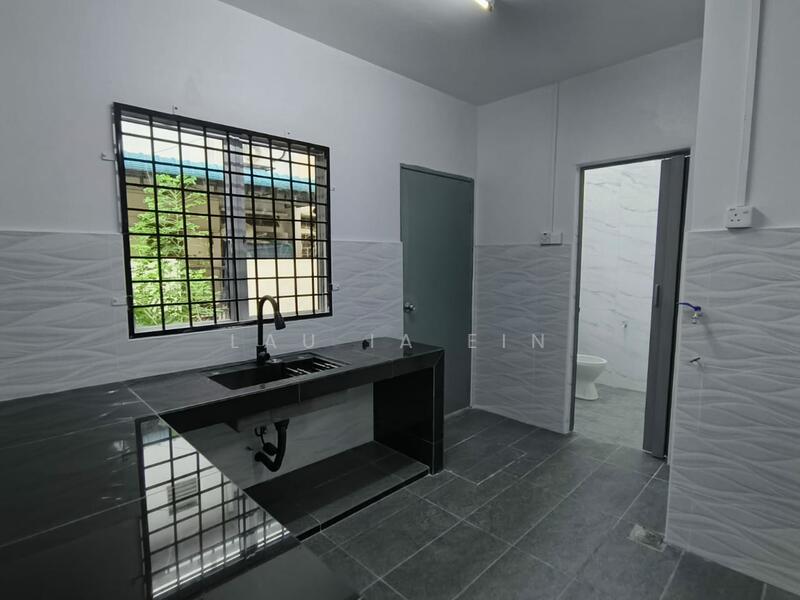 2-storey Terraced House for Rent in Rawang (Selangor) - Lau Ia Ein - Kitchen - PropertyGuru.com.my