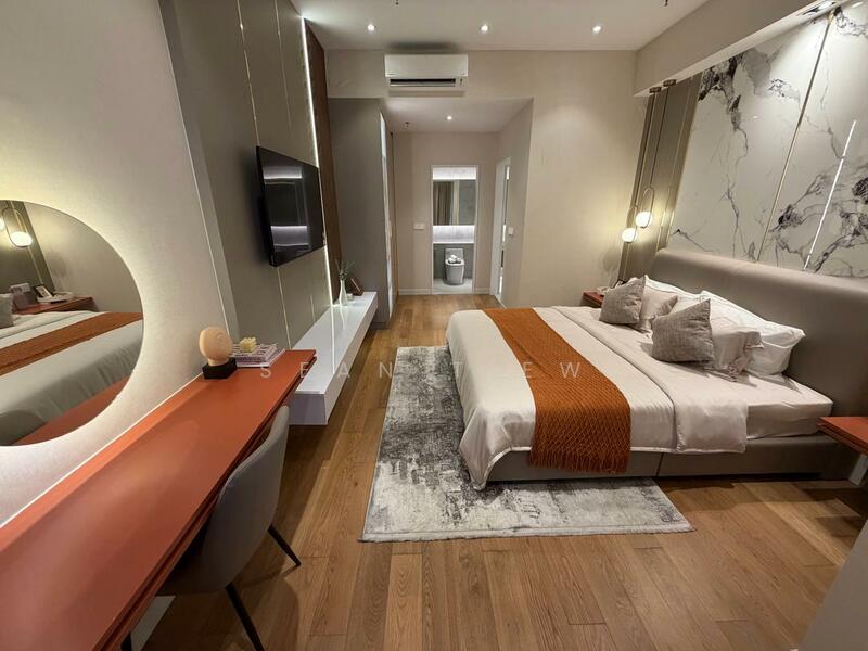 Servis Apartment untuk Dijual di Golden Crown Residence - Sean Tiew - Master Bedroom - PropertyGuru.com.my