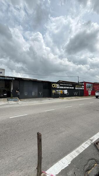 Untuk Dijual - Taman Johor – Single Storey Semi-Detached Factory for Sale or Rent