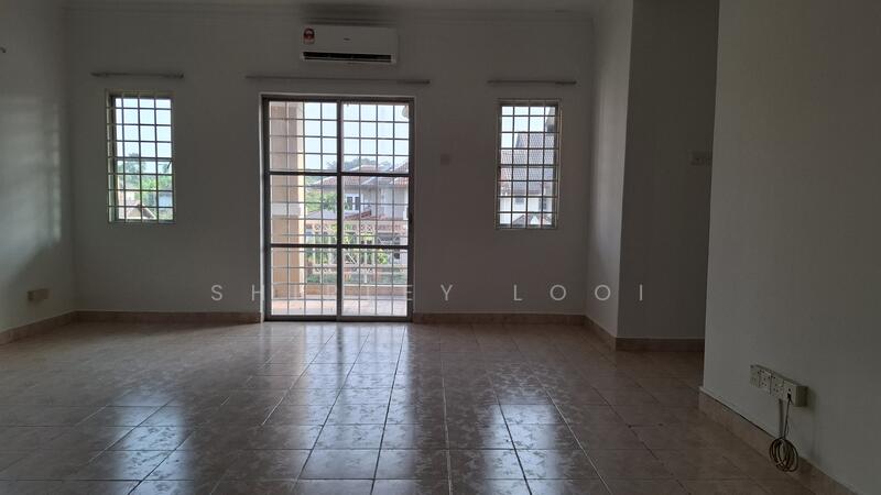 Bukit Jelutong untuk Untuk Dijual - RM 1,180,000, Mac 2026 - Living Room - PropertyGuru.com.my