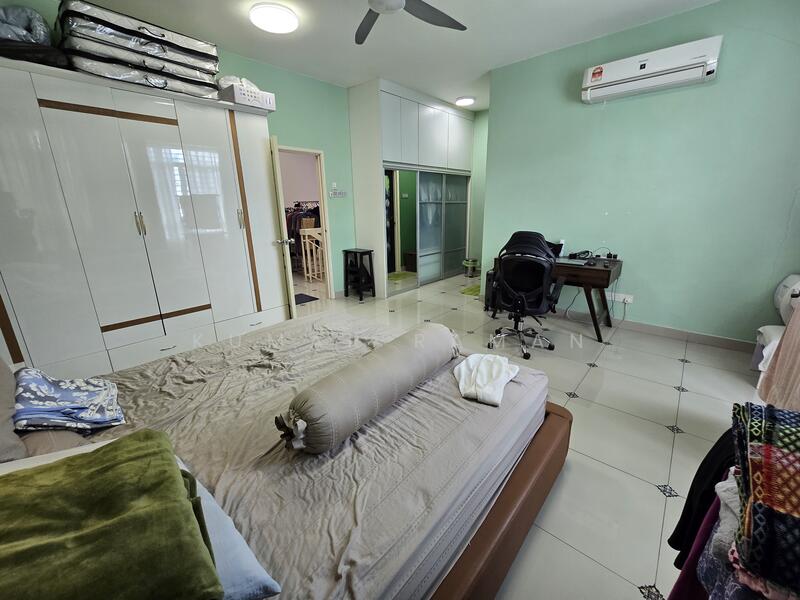 Master Bedroom - 1st Floor