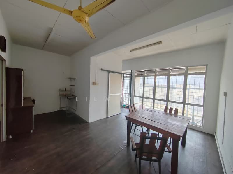 Kedai / Pejabat untuk Disewa di Taman Equine (Seri Kembangan) - Wei Liew - Living Room - PropertyGuru.com.my