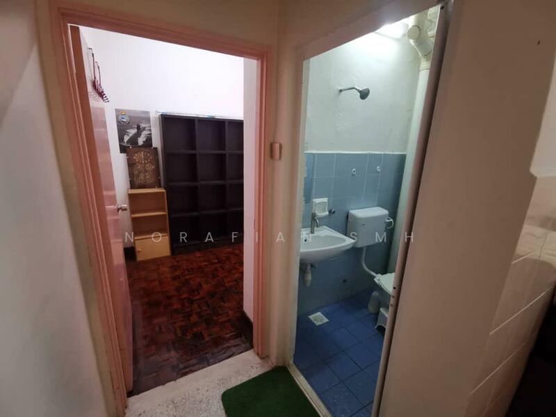 Apartment for Sale at Sri Melor (Mulberry Court) - Norafian SMH - Bathroom - PropertyGuru.com.my