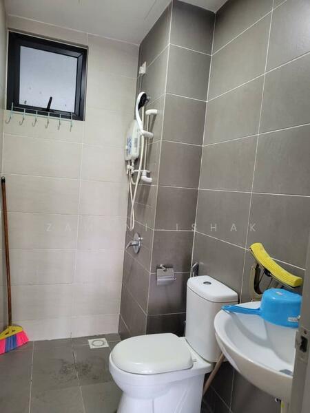 Kondominium untuk Dijual di Green Park Residence - Zamani Ishak - Bathroom - PropertyGuru.com.my