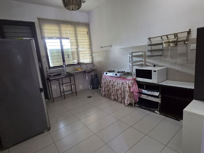 Zircona Alam Impian Triple Storey Superlink untuk Untuk Disewa - RM 2,950 /bulan, Mac 2026 - Kitchen - PropertyGuru.com.my