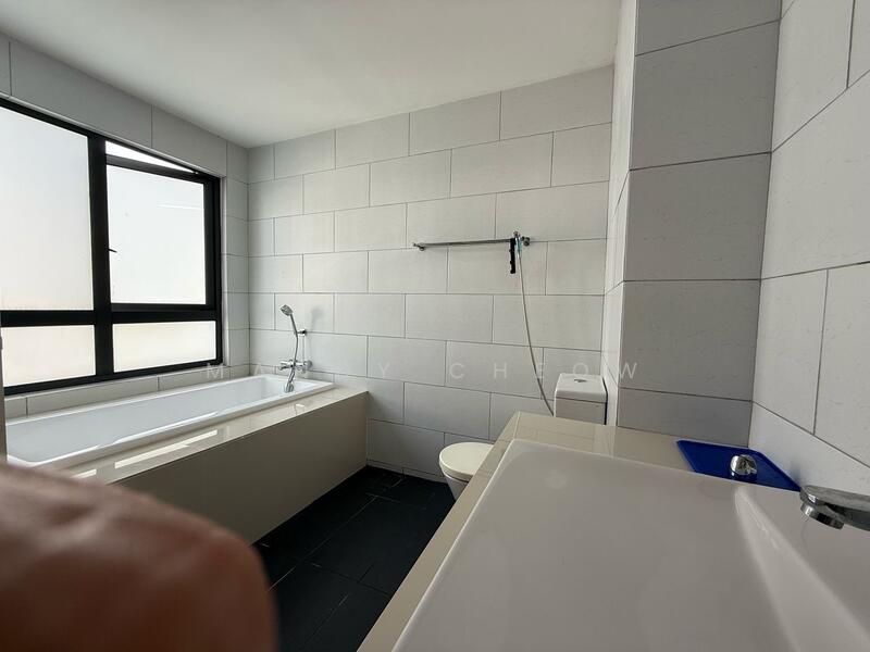 Rumah Teres untuk Dijual di Tamansari (Rawang) - Mandy Cheow - Bathroom - PropertyGuru.com.my
