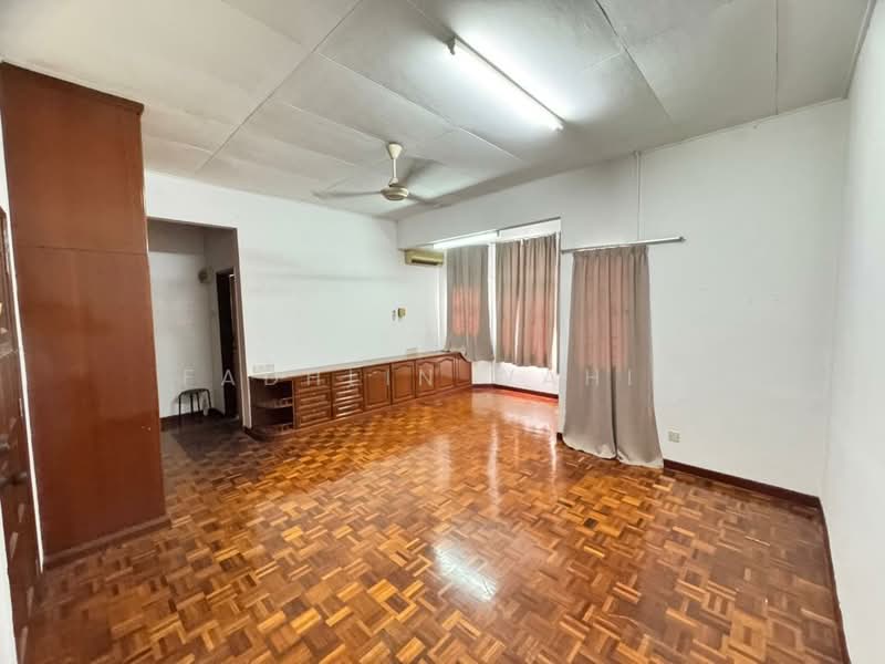 Rumah Teres 2 Tingkat untuk Dijual di Seksyen 7 (Shah Alam) - Fadhlin Wahid - Living Room - PropertyGuru.com.my