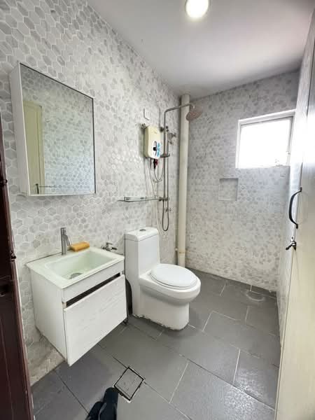 Rumah Teres 2 Tingkat untuk Dijual di Seksyen 7 (Shah Alam) - Fadhlin Wahid - Bathroom - PropertyGuru.com.my