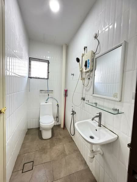 Rumah Teres 2 Tingkat untuk Dijual di Seksyen 7 (Shah Alam) - Fadhlin Wahid - Bathroom - PropertyGuru.com.my