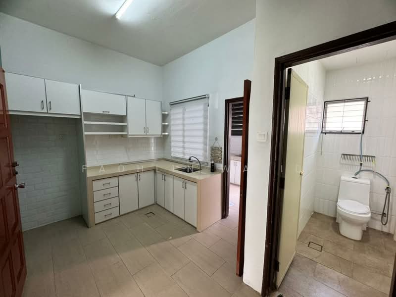 Rumah Teres 2 Tingkat untuk Dijual di Seksyen 7 (Shah Alam) - Fadhlin Wahid - Kitchen - PropertyGuru.com.my
