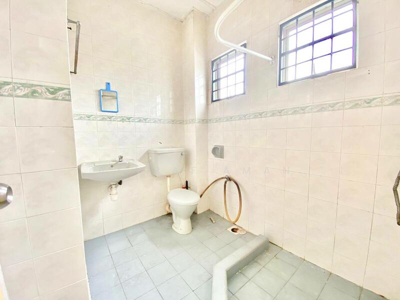 2-storey Terraced House for Sale in TAMAN PUCHONG UTAMA (Puchong) - Asyraf Aman - Bathroom - PropertyGuru.com.my