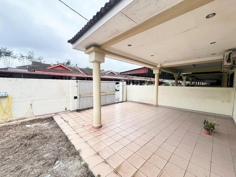 Rumah Teres 1 Tingkat untuk Dijual di Batu Gajah (Perak) - Kevin Chai - Car Porch - PropertyGuru.com.my