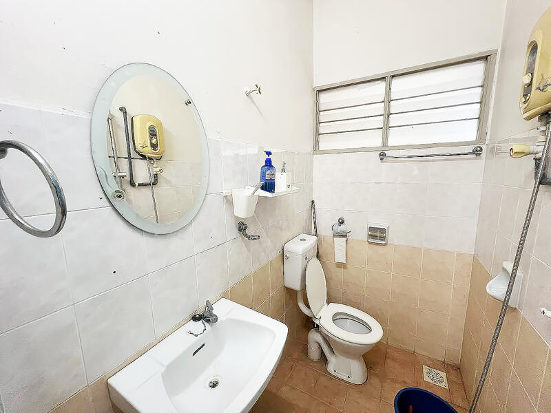Rumah Teres 1 Tingkat untuk Dijual di Batu Gajah (Perak) - Kevin Chai - Bathroom 1 - PropertyGuru.com.my