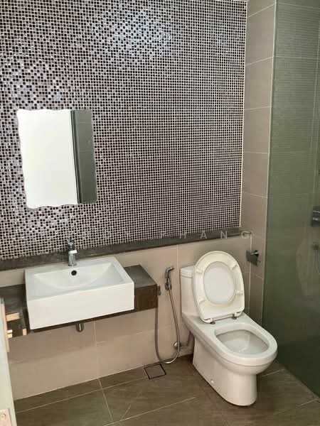 Servis Apartment untuk Disewa di Nova Saujana - Andy Phang - Bathroom - PropertyGuru.com.my