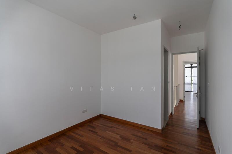 Semi-Detached House for Sale in Shah Alam (Selangor) - Vitas Tan - Corridor - PropertyGuru.com.my