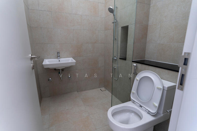 Semi-Detached House for Sale in Shah Alam (Selangor) - Vitas Tan - Bathroom - PropertyGuru.com.my