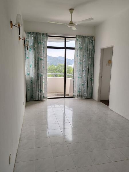 Ferringhi Delima Condominium untuk Untuk Dijual - RM 280,000, Mac 2026 - Living Room - PropertyGuru.com.my