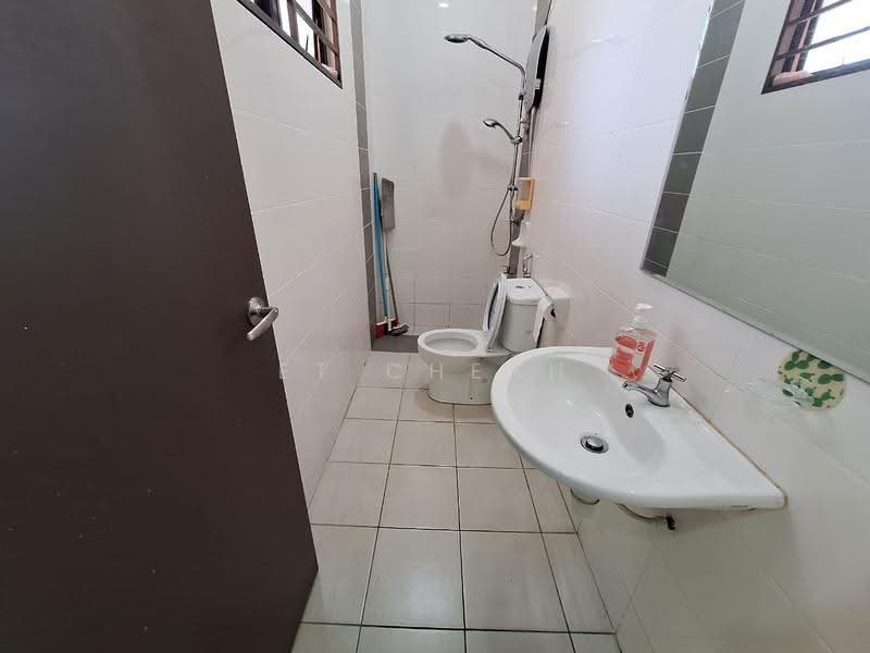Rumah Teres 2-Tingkat untuk Dijual di Kota Kemuning (Shah Alam) - ET Cheah - Bathroom - PropertyGuru.com.my