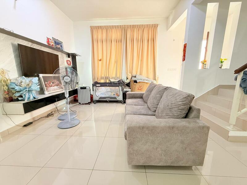 2-storey Terraced House for Sale in Taman Seri Austin (Tebrau) - Annie Chai - Living Room - PropertyGuru.com.my