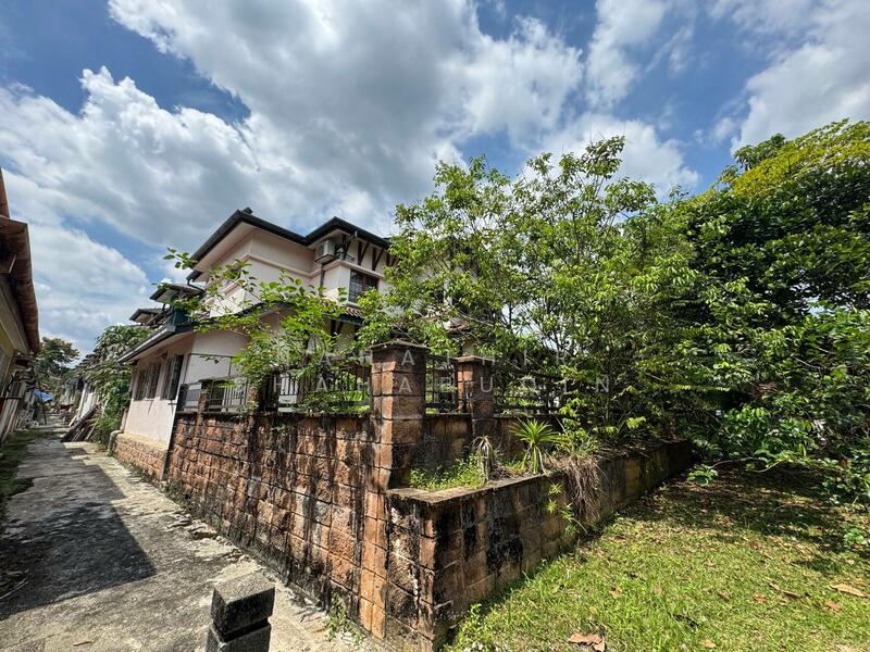 2-storey Terraced House for Sale in Bukit Jelutong (Shah Alam) - Nahathir Shahabudin - Exterior - PropertyGuru.com.my