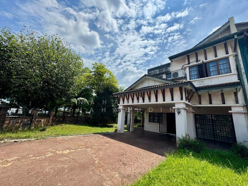 2-storey Terraced House for Sale in Bukit Jelutong (Shah Alam) - Nahathir Shahabudin - Exterior - PropertyGuru.com.my