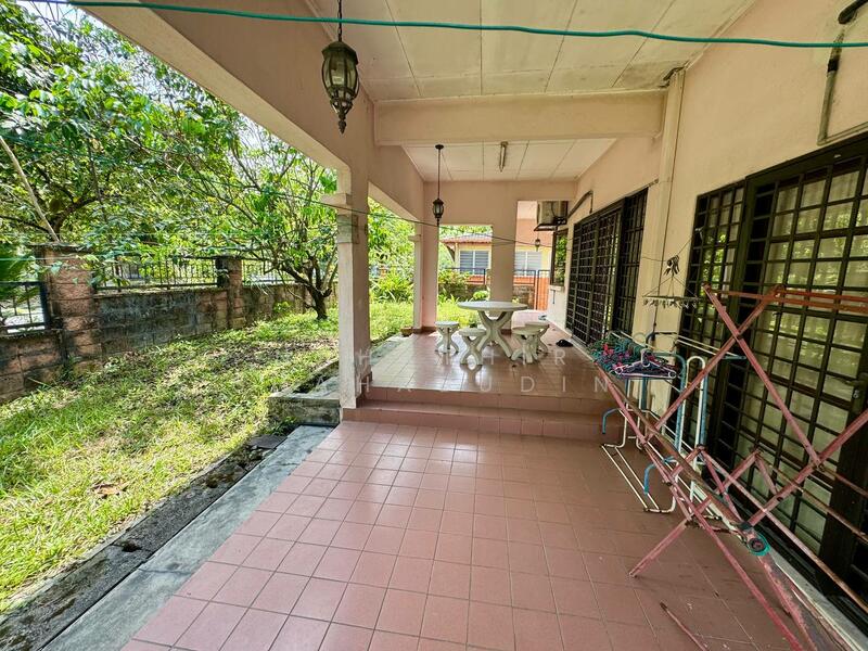 2-storey Terraced House for Sale in Bukit Jelutong (Shah Alam) - Nahathir Shahabudin - Exterior - PropertyGuru.com.my