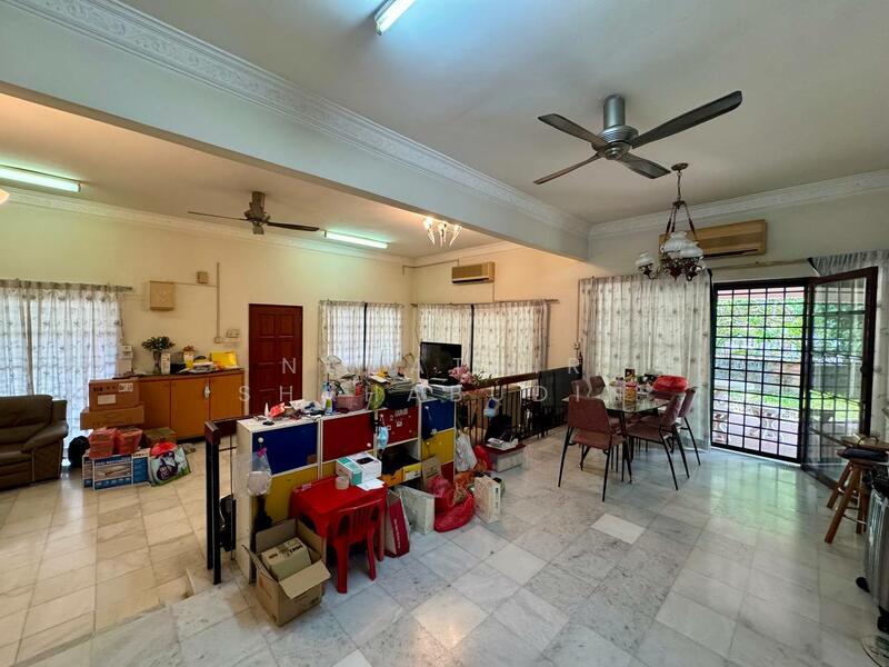 2-storey Terraced House for Sale in Bukit Jelutong (Shah Alam) - Nahathir Shahabudin - Living Room - PropertyGuru.com.my