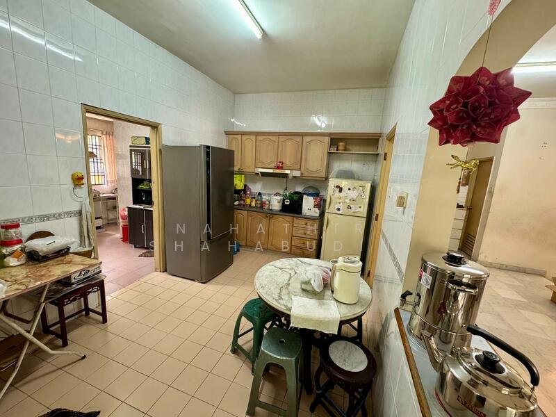 2-storey Terraced House for Sale in Bukit Jelutong (Shah Alam) - Nahathir Shahabudin - Kitchen - PropertyGuru.com.my
