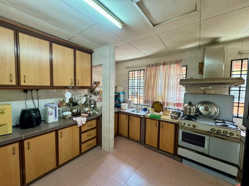2-storey Terraced House for Sale in Bukit Jelutong (Shah Alam) - Nahathir Shahabudin - Kitchen - PropertyGuru.com.my