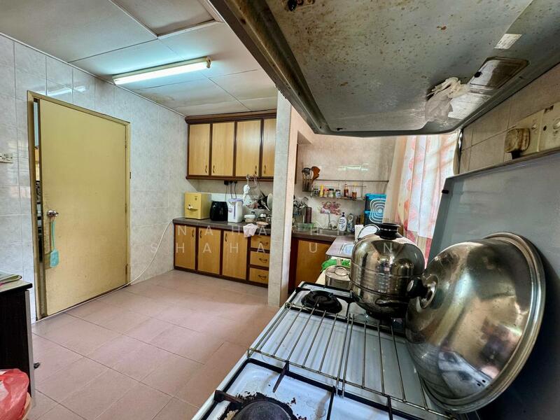 2-storey Terraced House for Sale in Bukit Jelutong (Shah Alam) - Nahathir Shahabudin - Kitchen - PropertyGuru.com.my