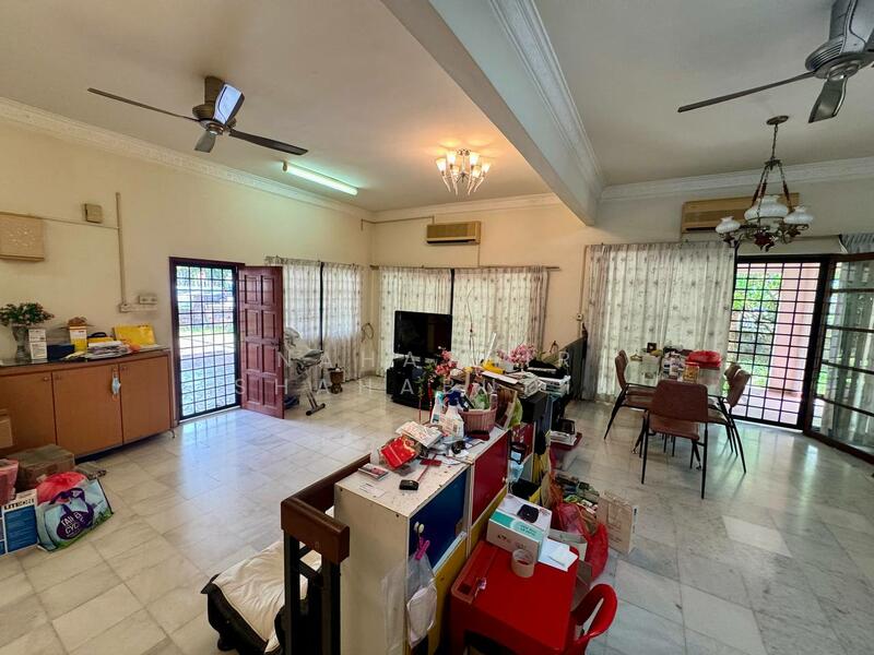 2-storey Terraced House for Sale in Bukit Jelutong (Shah Alam) - Nahathir Shahabudin - Living Room - PropertyGuru.com.my