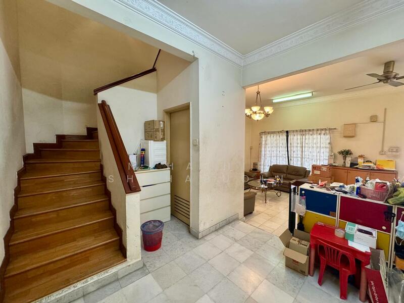 2-storey Terraced House for Sale in Bukit Jelutong (Shah Alam) - Nahathir Shahabudin - Living Room - PropertyGuru.com.my