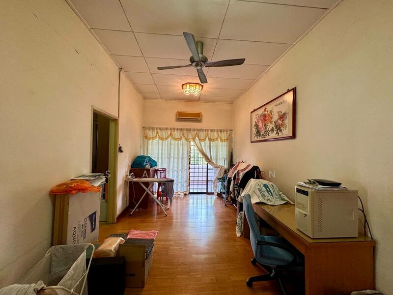 2-storey Terraced House for Sale in Bukit Jelutong (Shah Alam) - Nahathir Shahabudin - Living Room - PropertyGuru.com.my