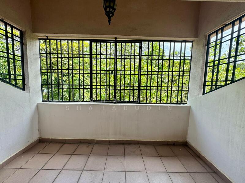 2-storey Terraced House for Sale in Bukit Jelutong (Shah Alam) - Nahathir Shahabudin - Balcony - PropertyGuru.com.my