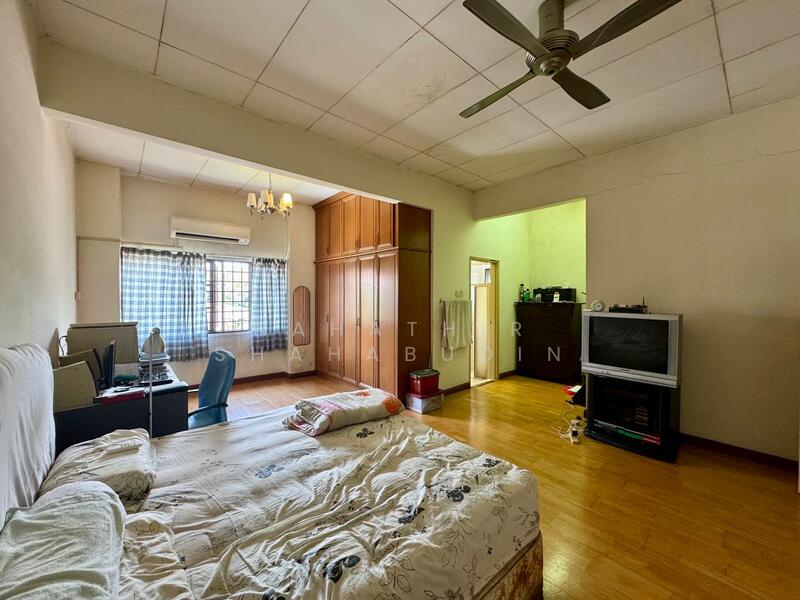 2-storey Terraced House for Sale in Bukit Jelutong (Shah Alam) - Nahathir Shahabudin - Bedroom - PropertyGuru.com.my