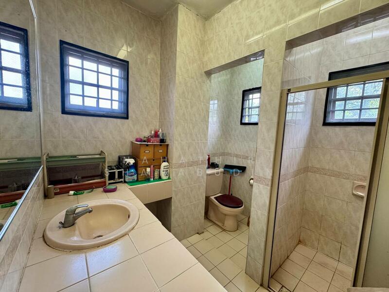 2-storey Terraced House for Sale in Bukit Jelutong (Shah Alam) - Nahathir Shahabudin - Bathroom - PropertyGuru.com.my