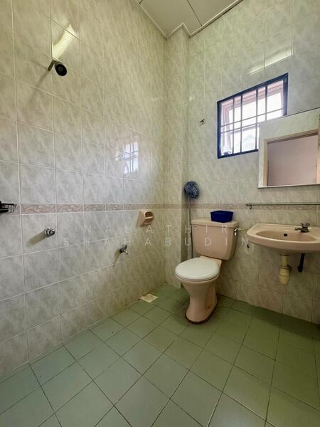 2-storey Terraced House for Sale in Bukit Jelutong (Shah Alam) - Nahathir Shahabudin - Bathroom - PropertyGuru.com.my